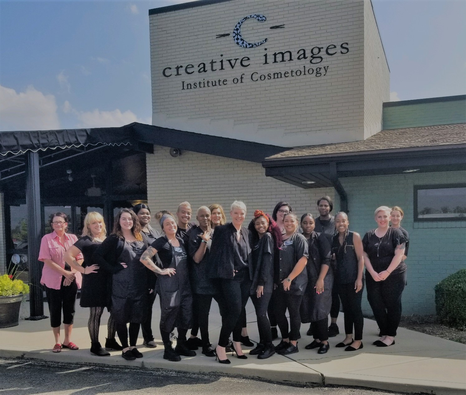 Tabatha Vandalia Students outside Creative Images Institute of